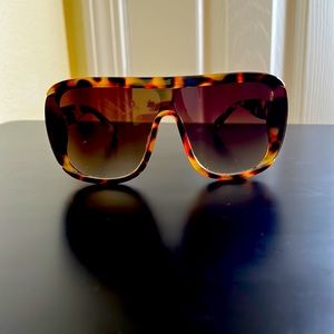 The Sauce Sunglasses - Tortoise sports style
